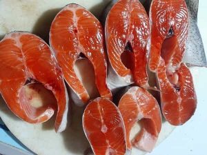 gia-ca-hoi-WEB-300x225 Giá cá hồi bao nhiêu 1kg, sự thật nguồn gốc giá cá hồi siêu rẻ ?